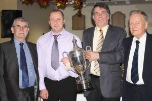 Top Prize-winners Crawford & Robinson with Secretary Willie Ferguson (l) and President Owen Donnelly (r). 